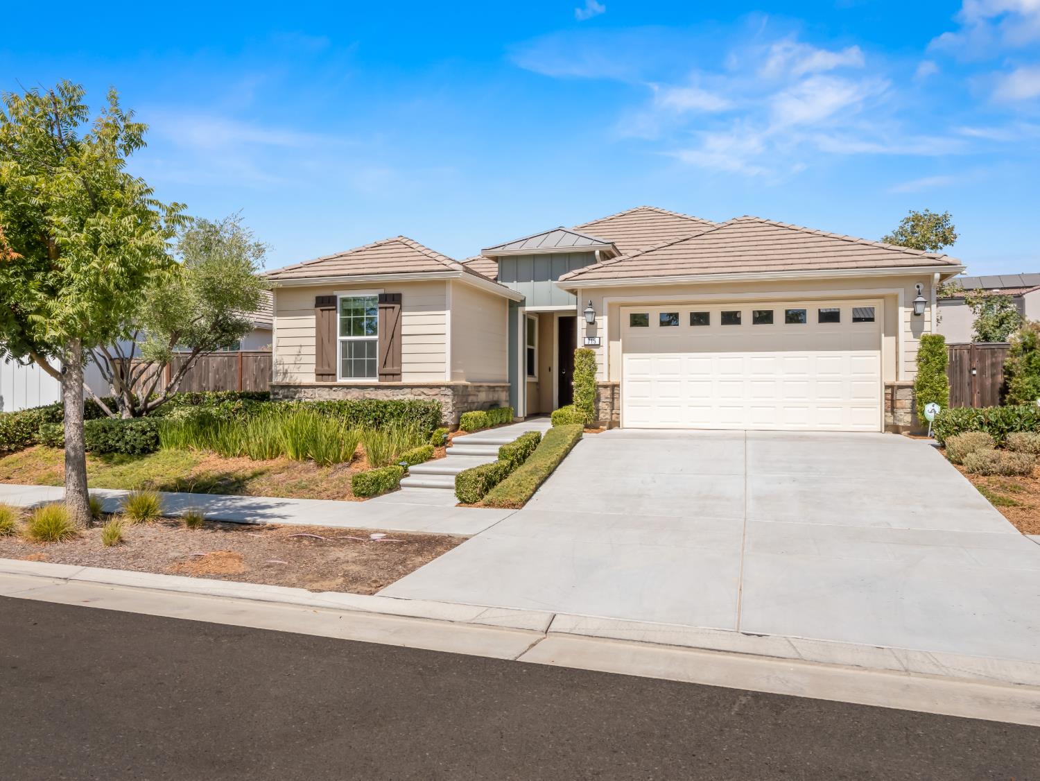 715 Harvest Dr, Madera, CA 93636