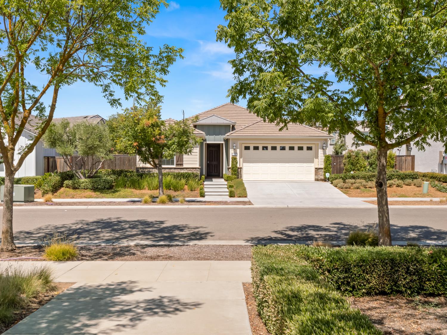 715 Harvest Dr, Madera, CA 93636