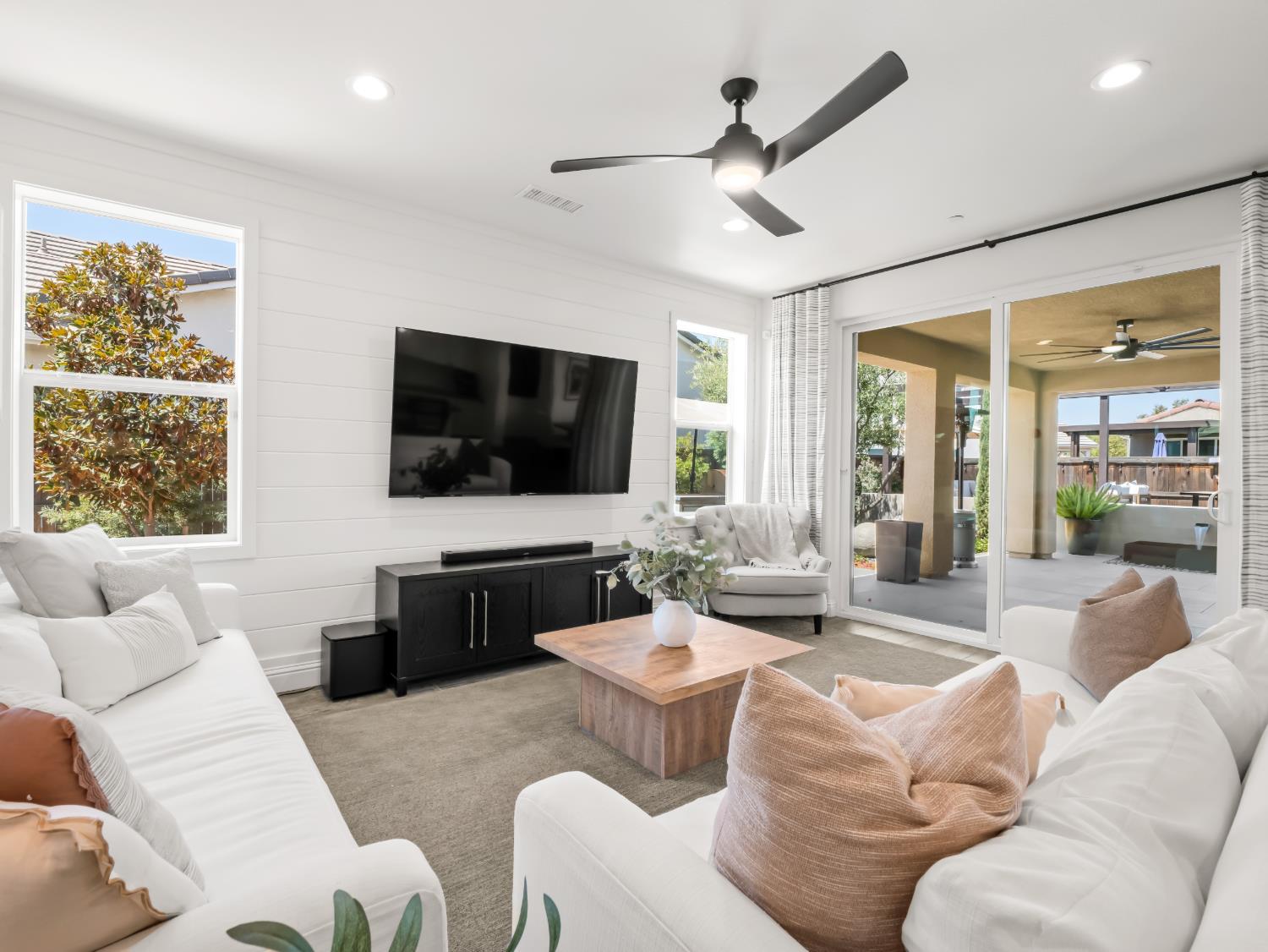 715 Harvest Dr, Madera, CA 93636