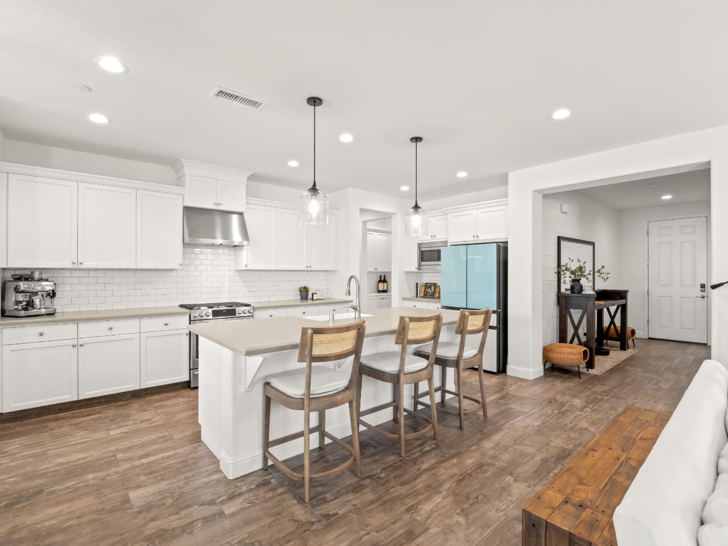 715 Harvest Dr, Madera, CA 93636