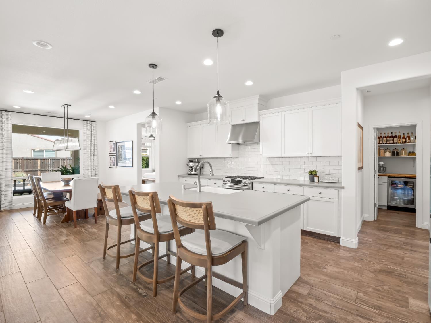715 Harvest Dr, Madera, CA 93636