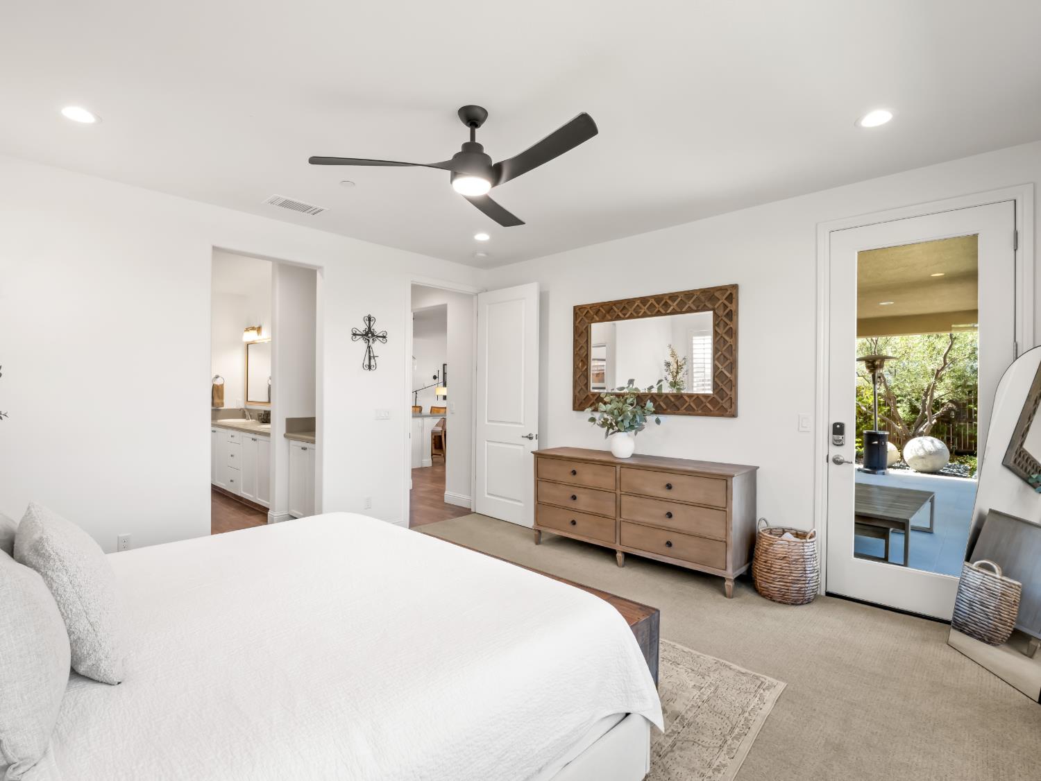 715 Harvest Dr, Madera, CA 93636
