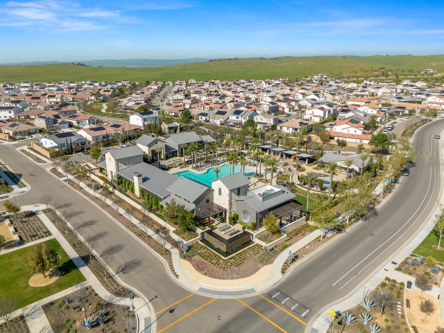 715 Harvest Dr, Madera, CA 93636
