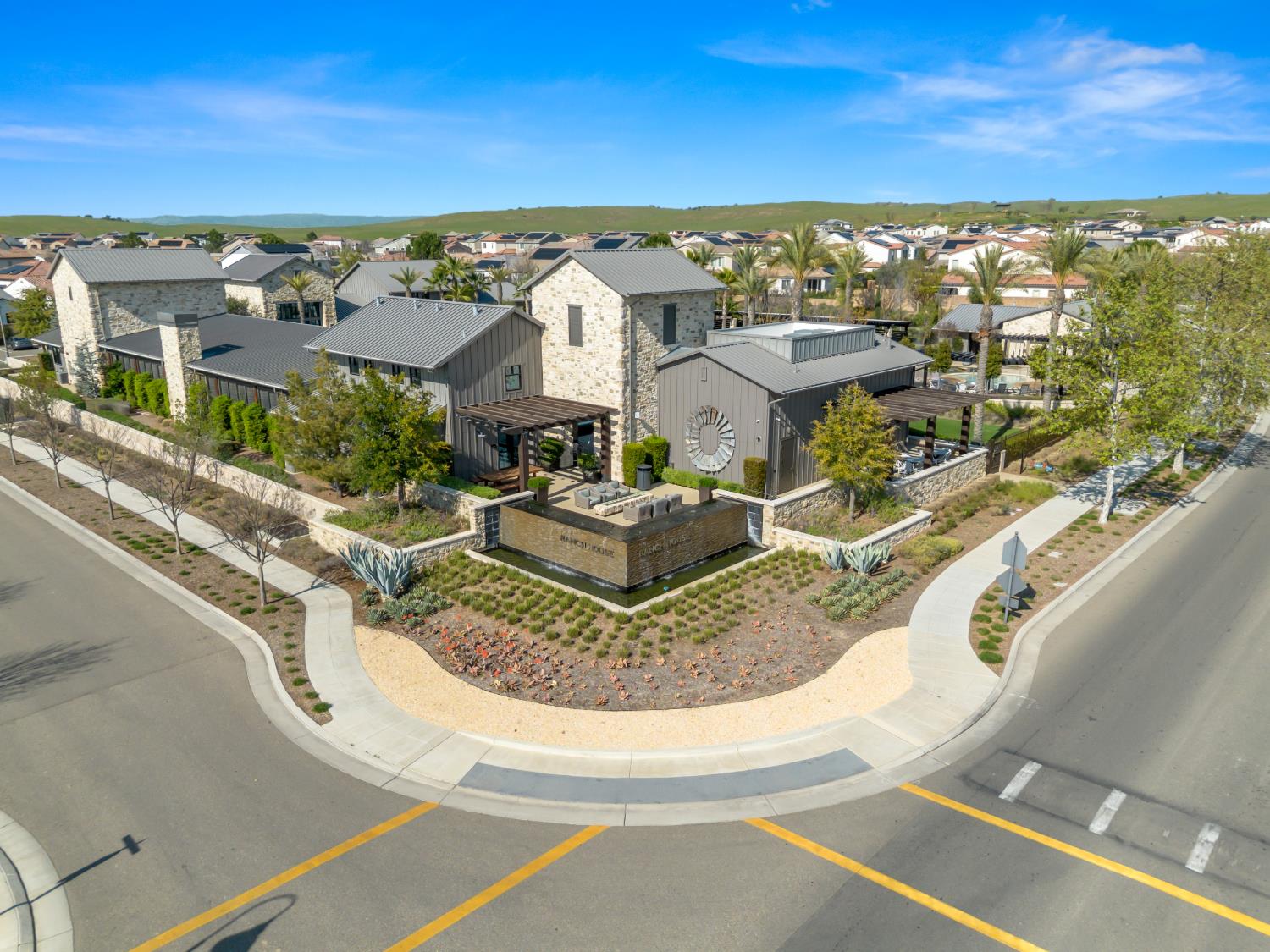 715 Harvest Dr, Madera, CA 93636
