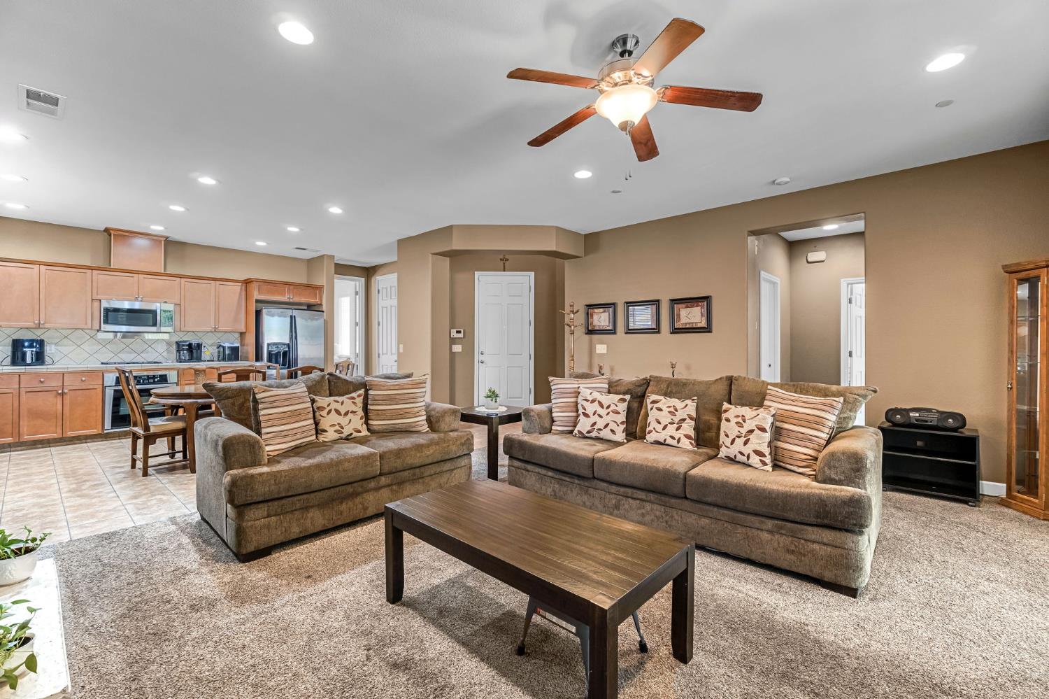 4203 N Bain Ave, Fresno, CA 93722