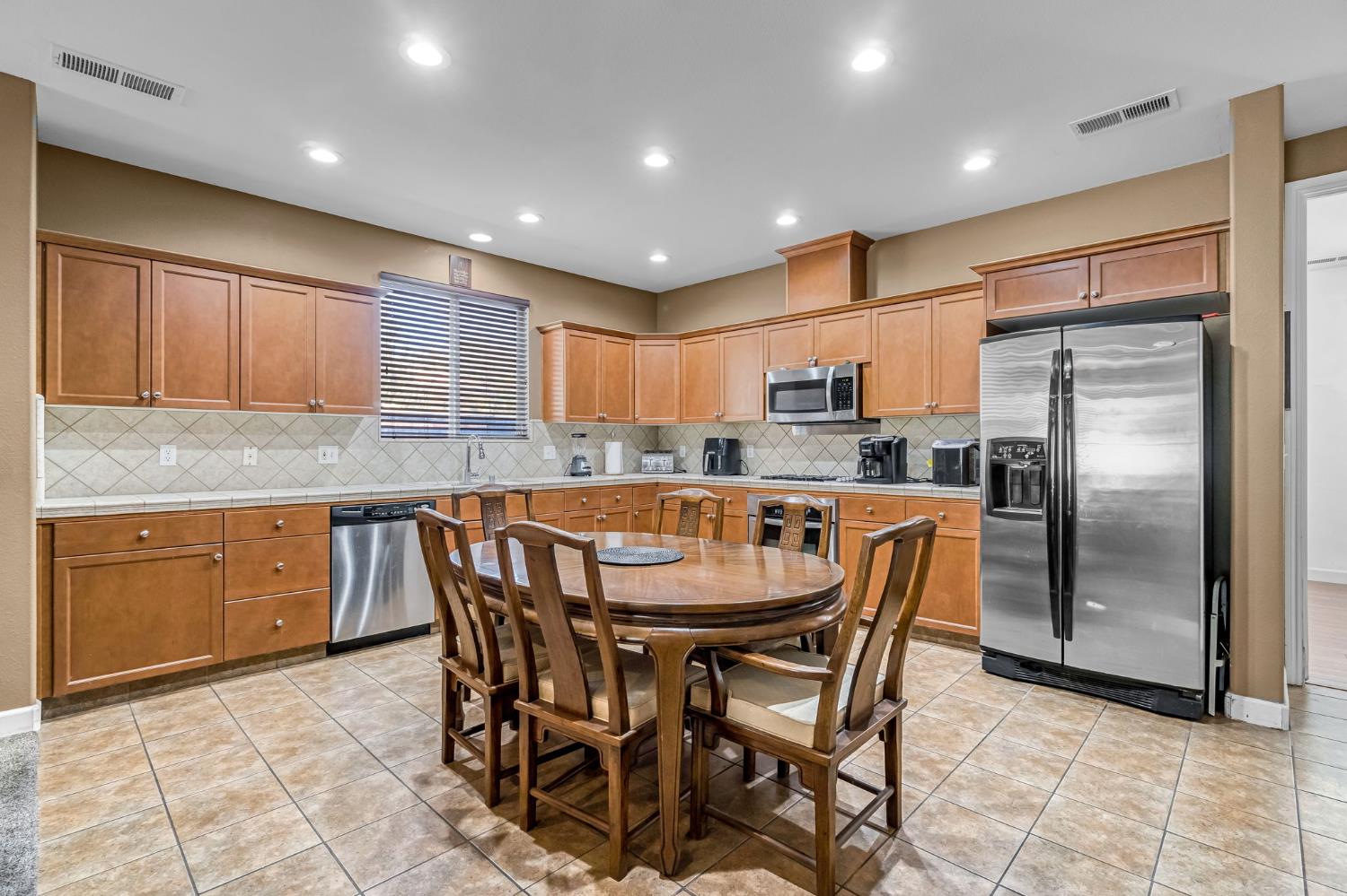 4203 N Bain Ave, Fresno, CA 93722