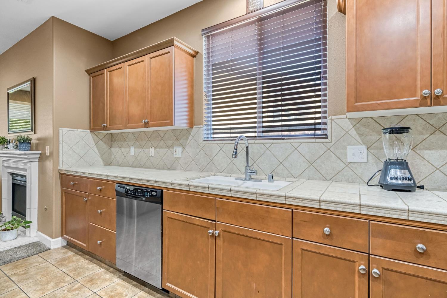 4203 N Bain Ave, Fresno, CA 93722