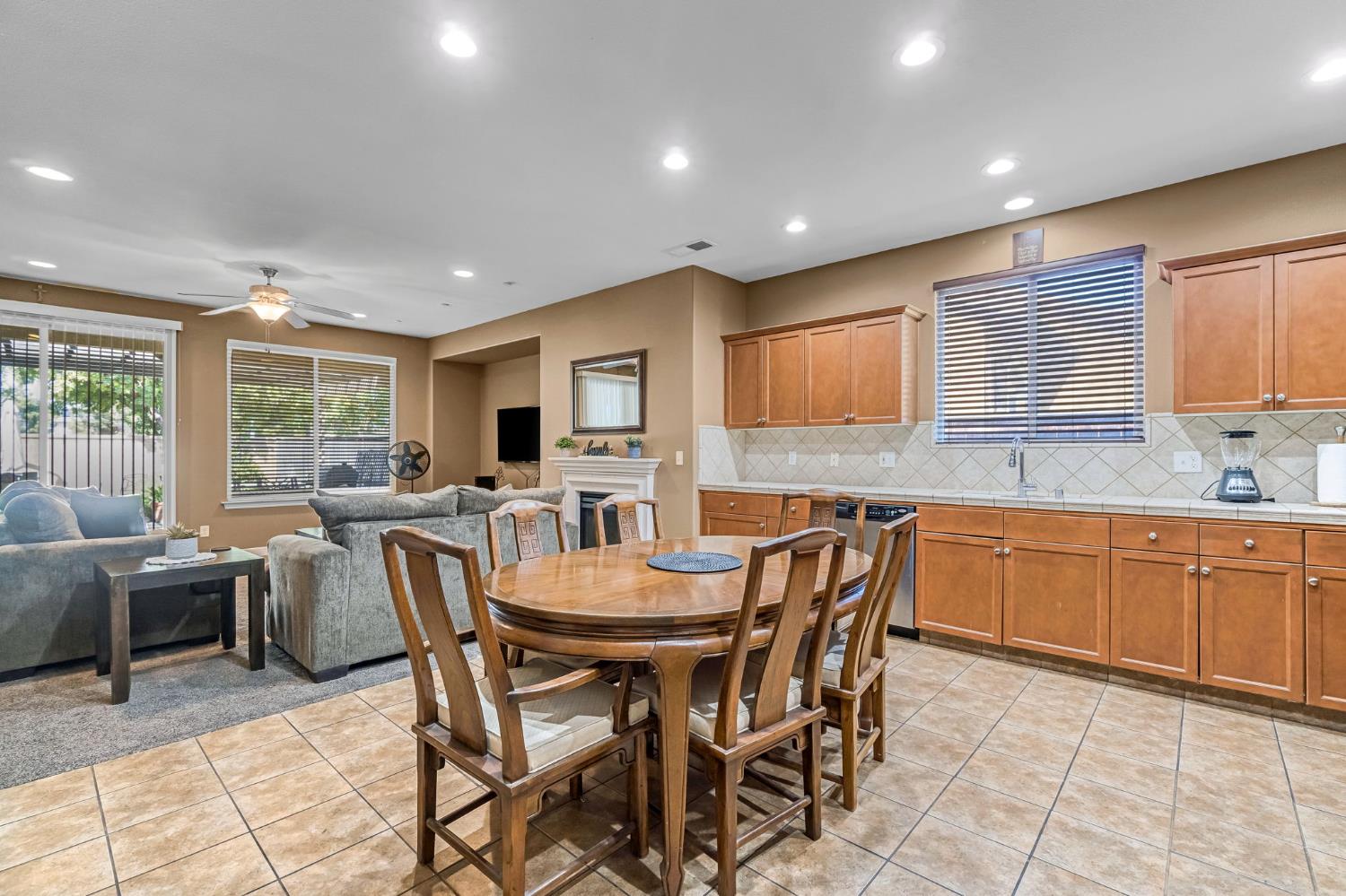 4203 N Bain Ave, Fresno, CA 93722