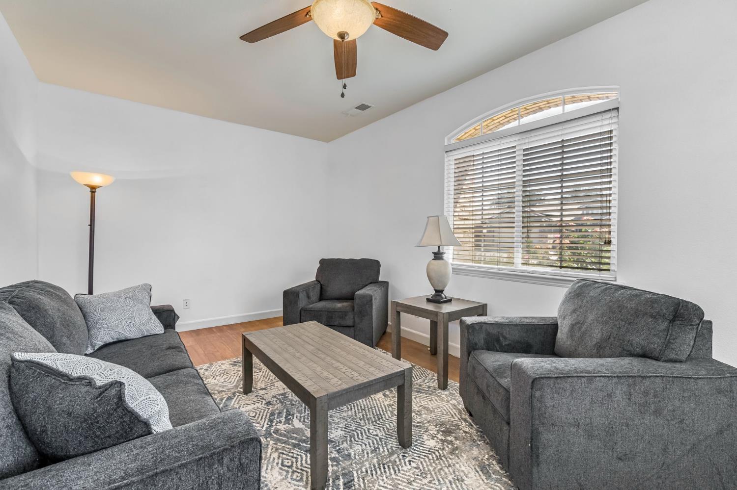 4203 N Bain Ave, Fresno, CA 93722