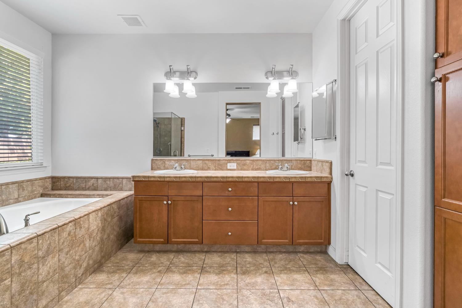 4203 N Bain Ave, Fresno, CA 93722