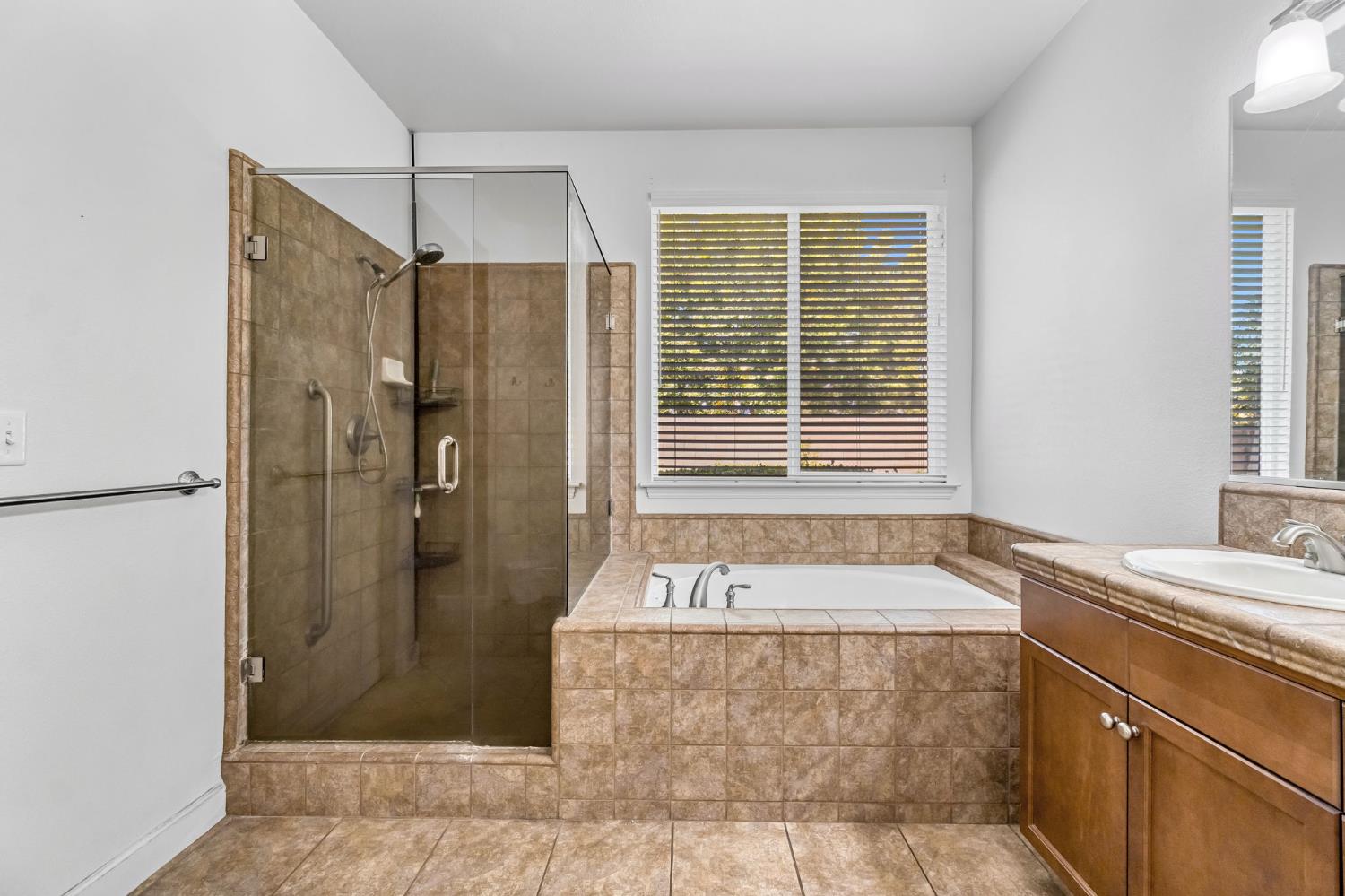 4203 N Bain Ave, Fresno, CA 93722