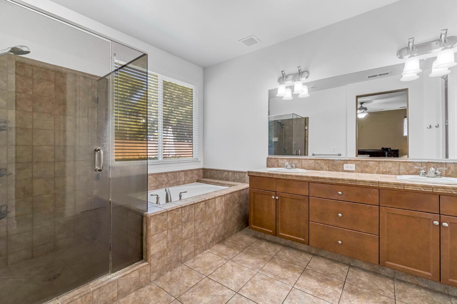 4203 N Bain Ave, Fresno, CA 93722
