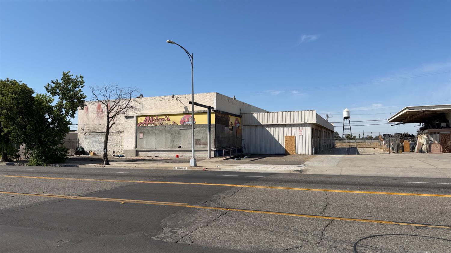 555 Broadway St, Fresno, CA 93724