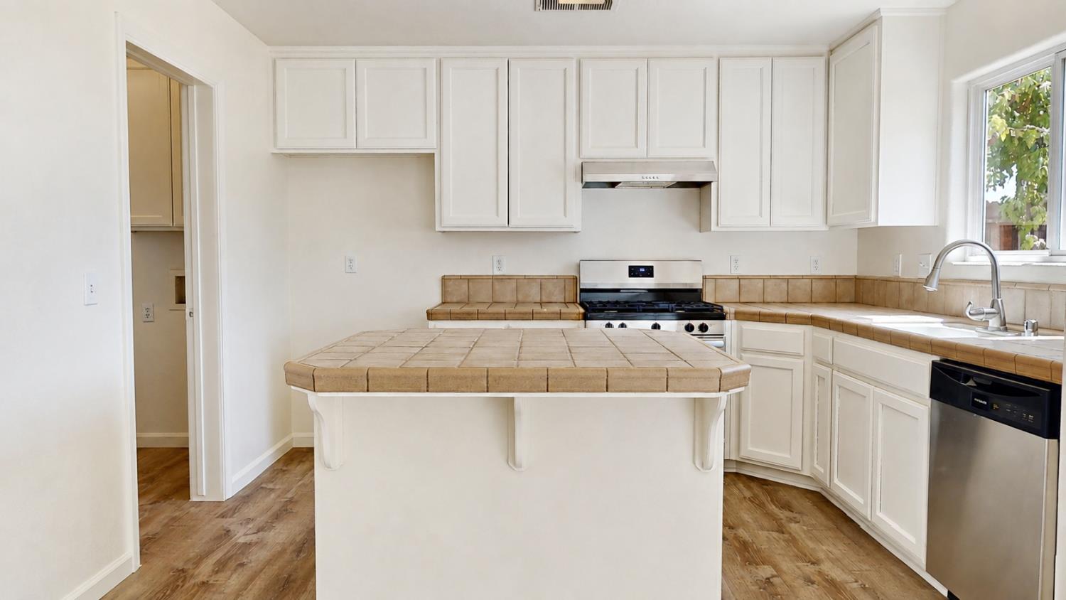736 Morris, Madera, CA 93637