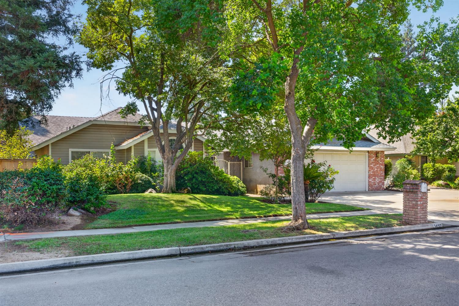 1437 E Goshen Ave, Fresno, CA 93720