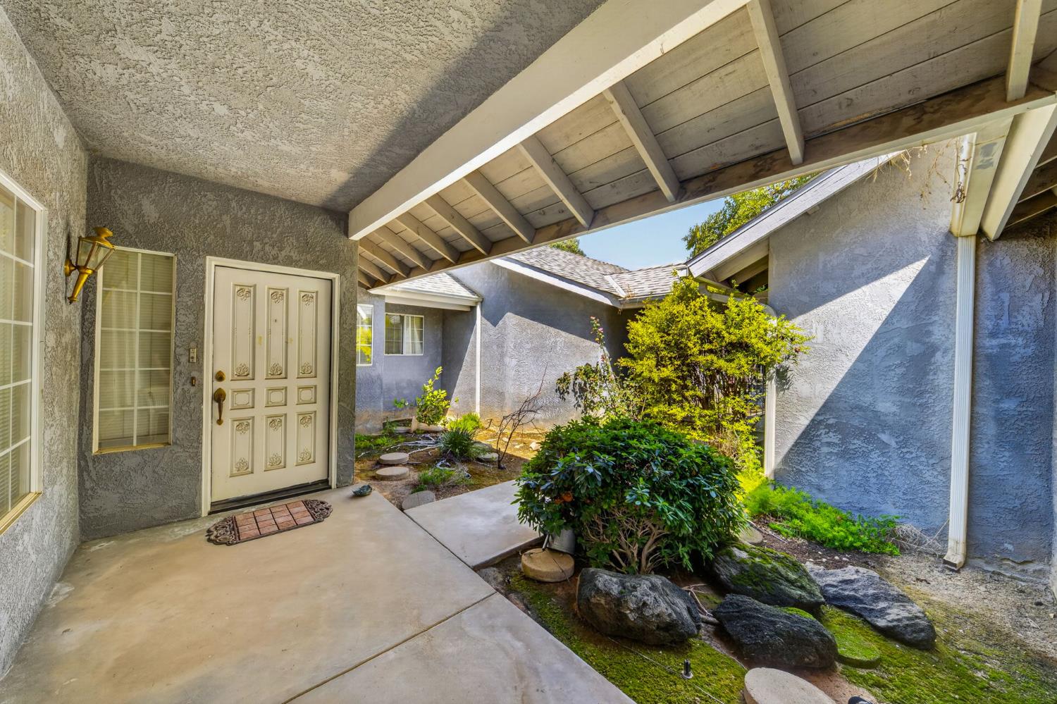 1437 E Goshen Ave, Fresno, CA 93720