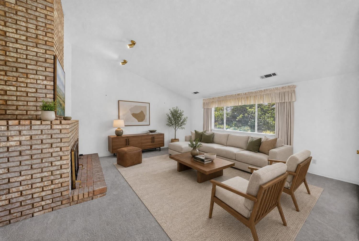 1437 E Goshen Ave, Fresno, CA 93720