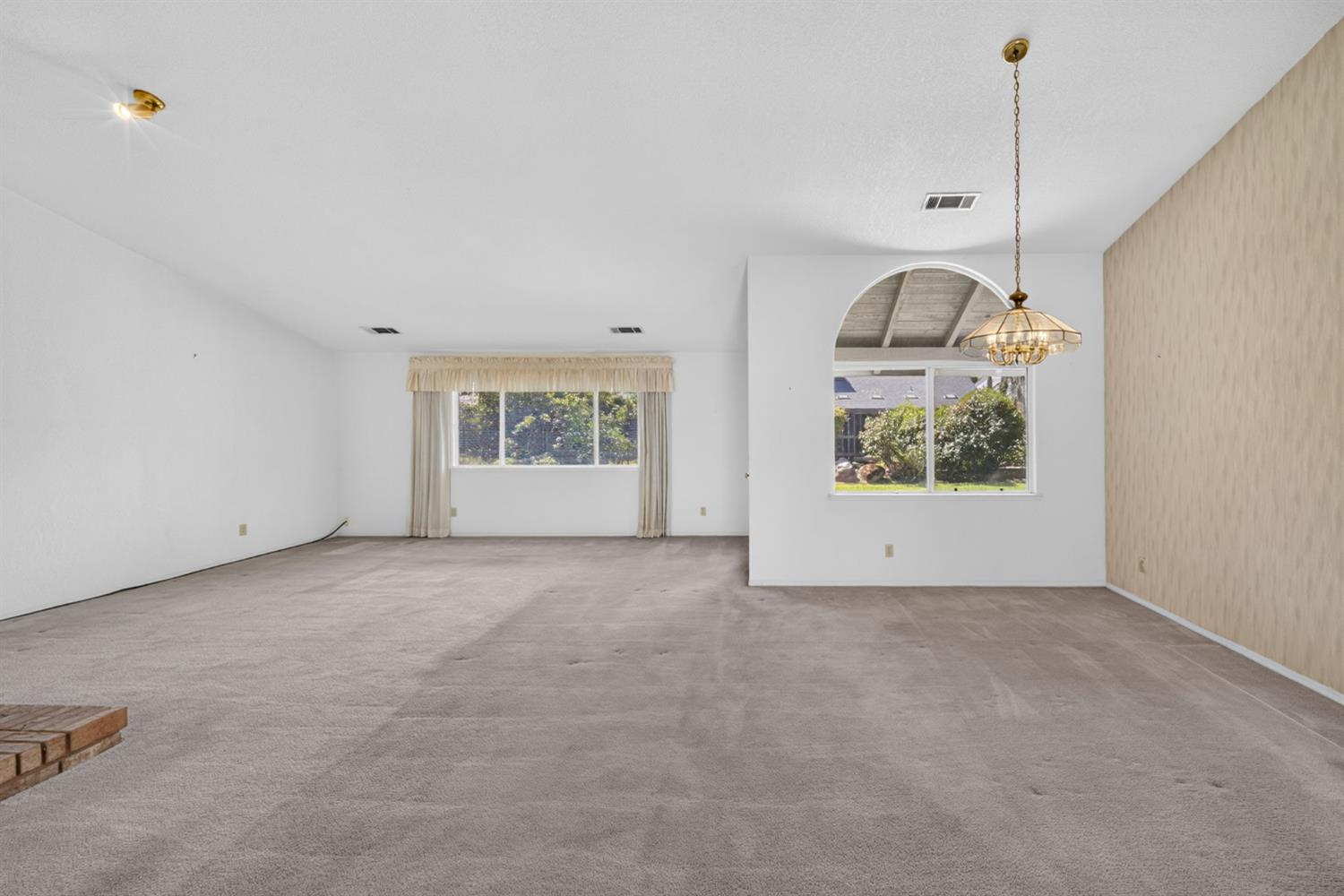 1437 E Goshen Ave, Fresno, CA 93720