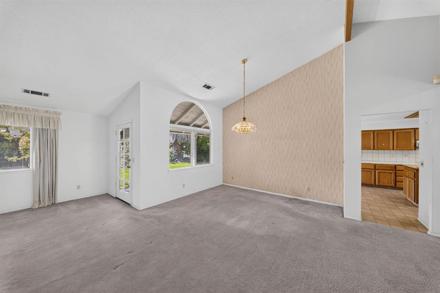 1437 E Goshen Ave, Fresno, CA 93720