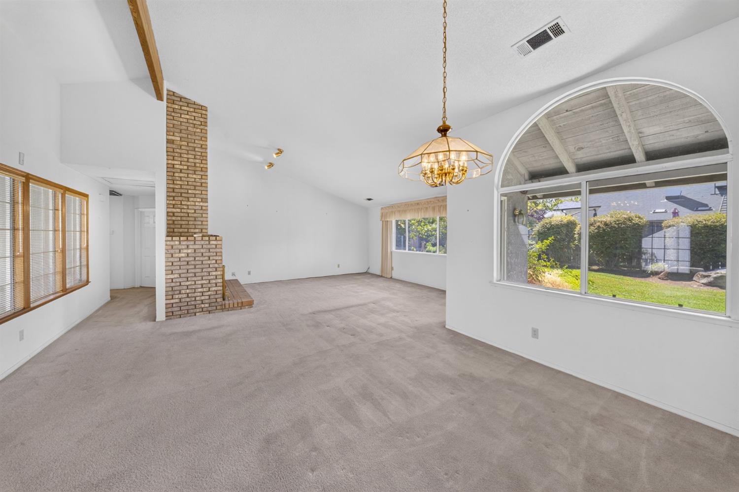 1437 E Goshen Ave, Fresno, CA 93720