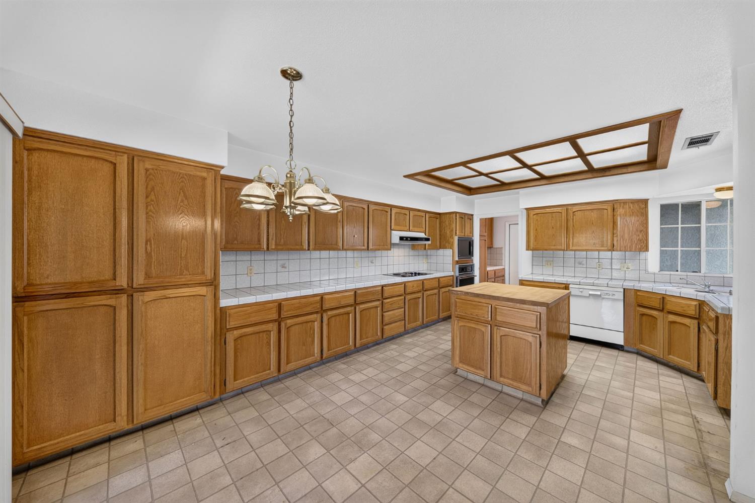 1437 E Goshen Ave, Fresno, CA 93720