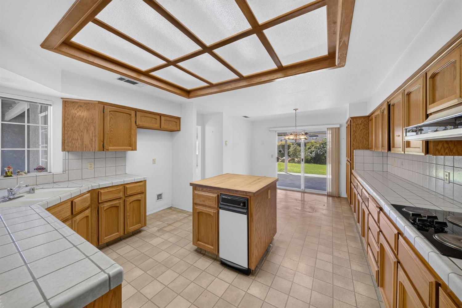 1437 E Goshen Ave, Fresno, CA 93720