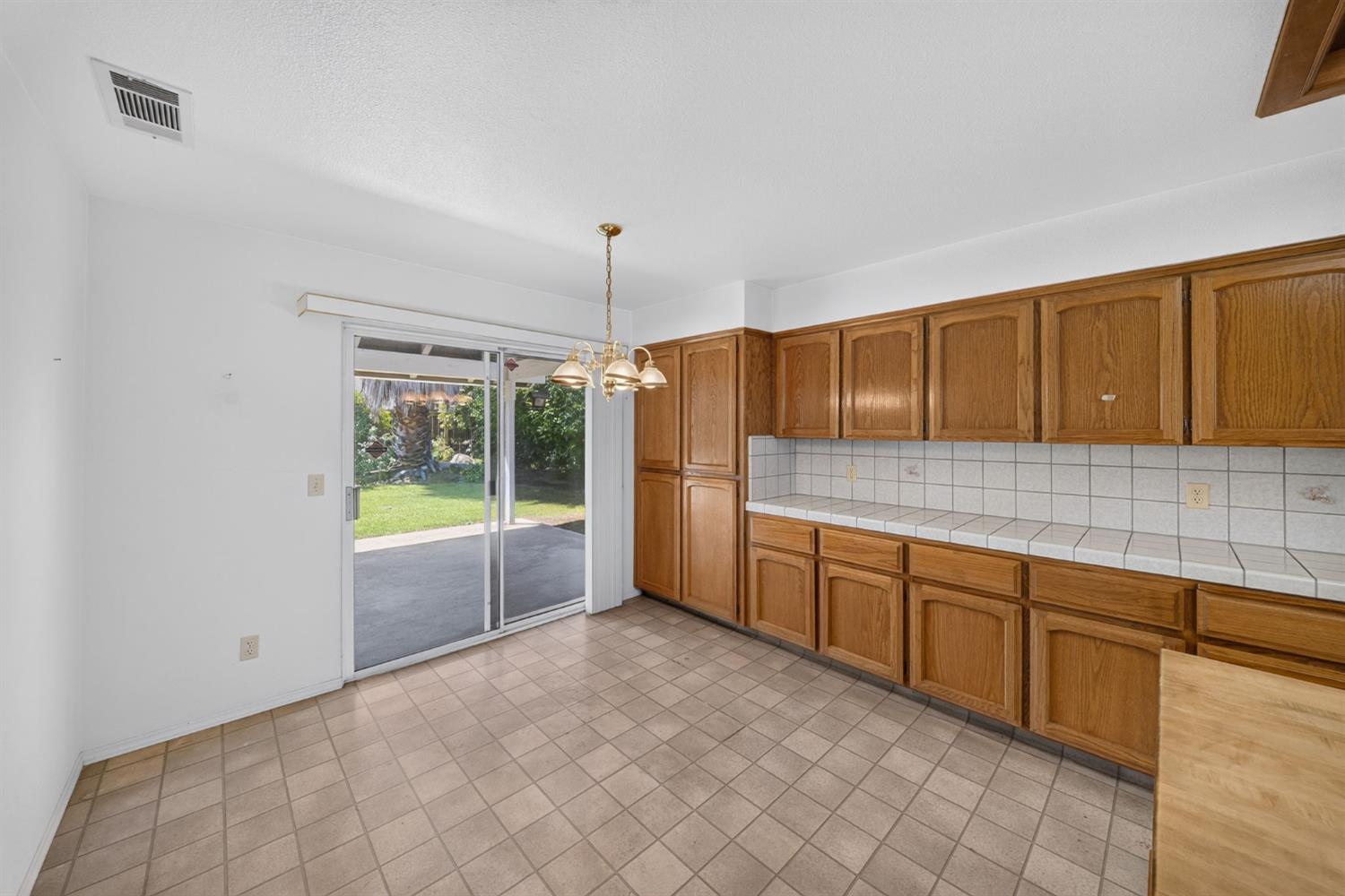 1437 E Goshen Ave, Fresno, CA 93720