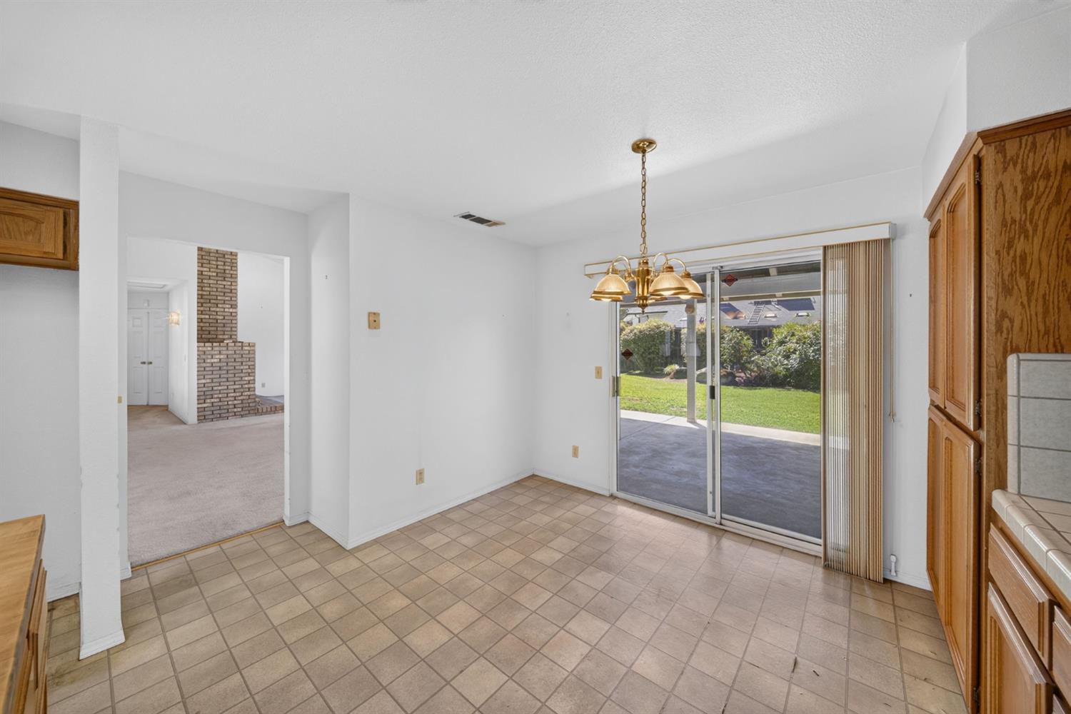 1437 E Goshen Ave, Fresno, CA 93720