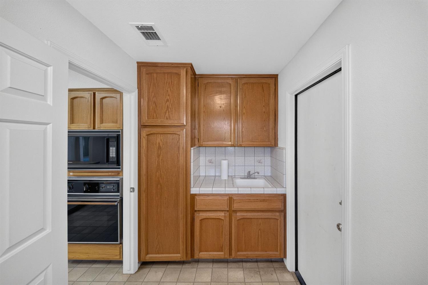 1437 E Goshen Ave, Fresno, CA 93720