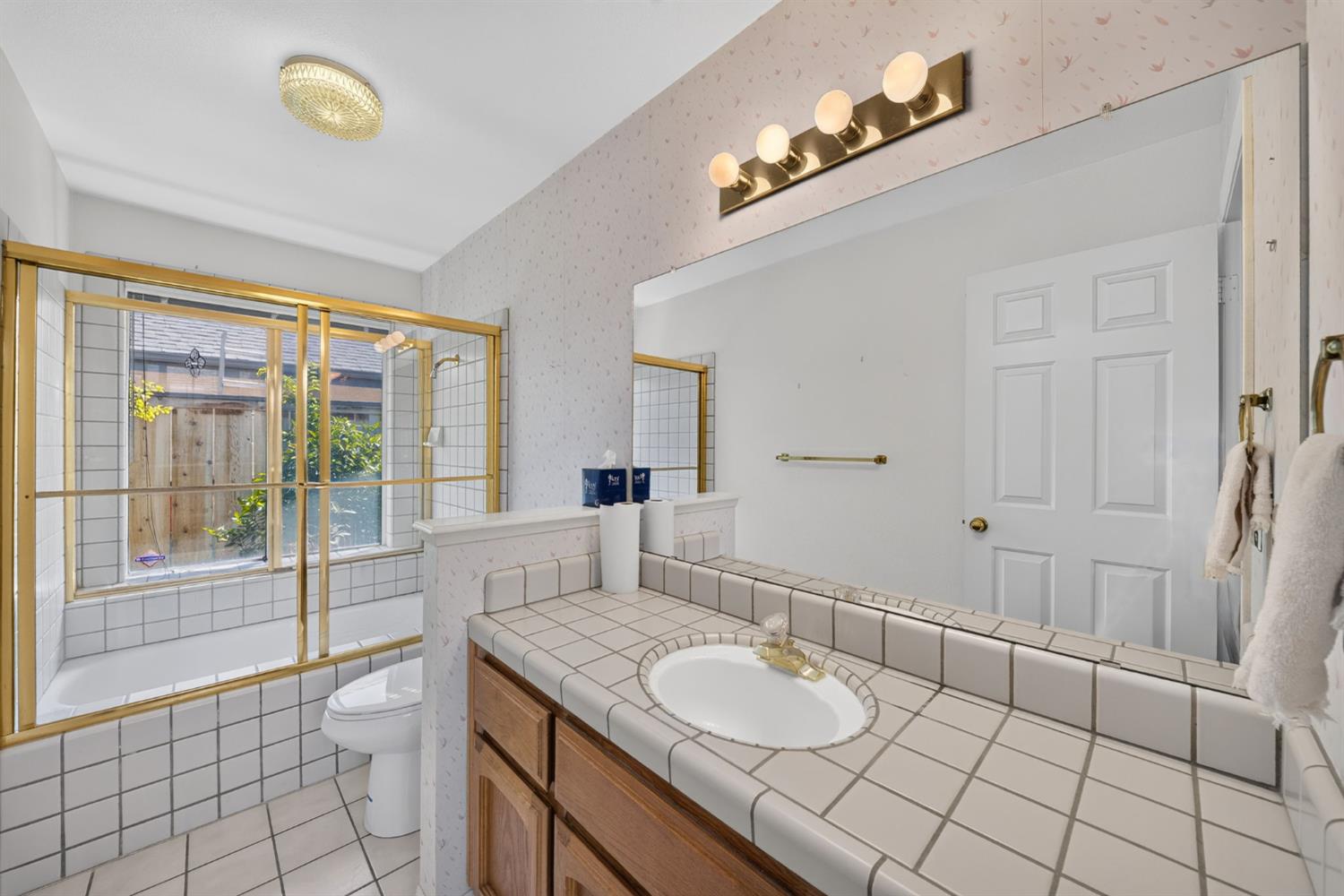 1437 E Goshen Ave, Fresno, CA 93720