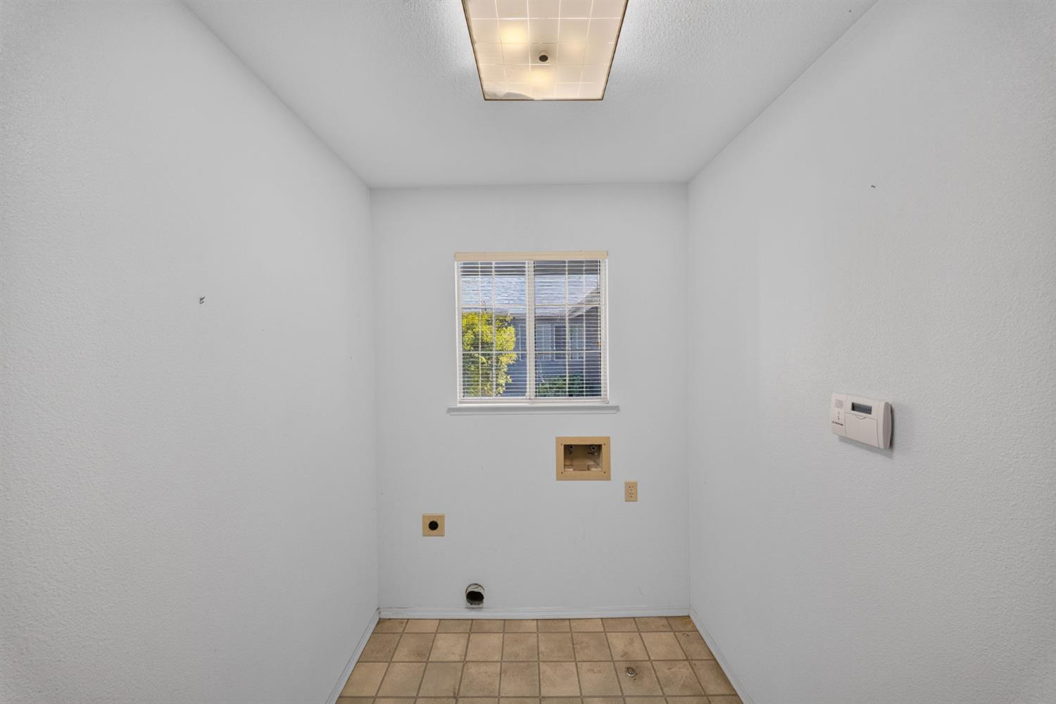 1437 E Goshen Ave, Fresno, CA 93720