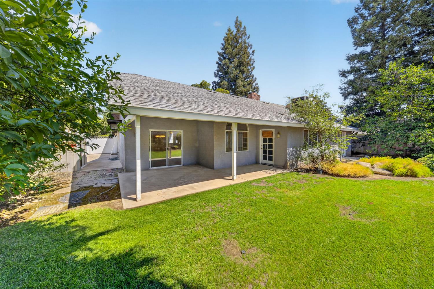 1437 E Goshen Ave, Fresno, CA 93720