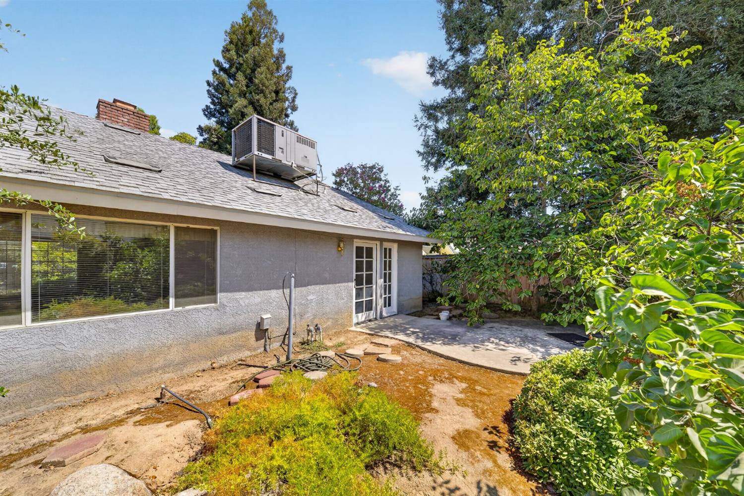 1437 E Goshen Ave, Fresno, CA 93720