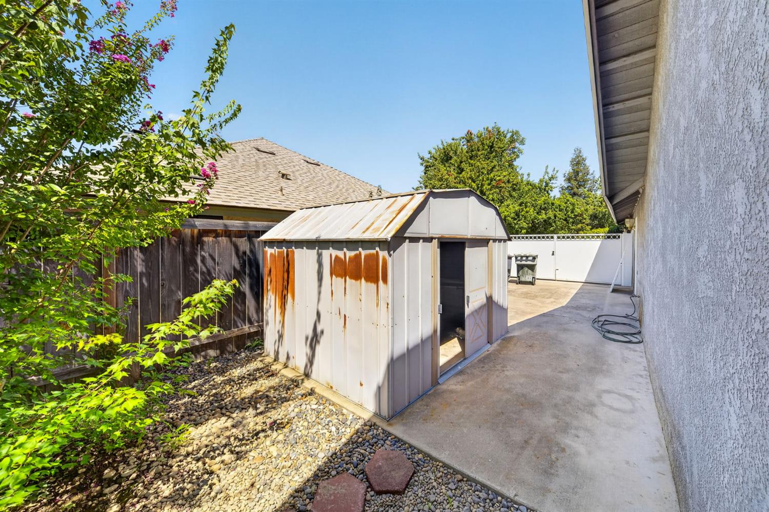 1437 E Goshen Ave, Fresno, CA 93720