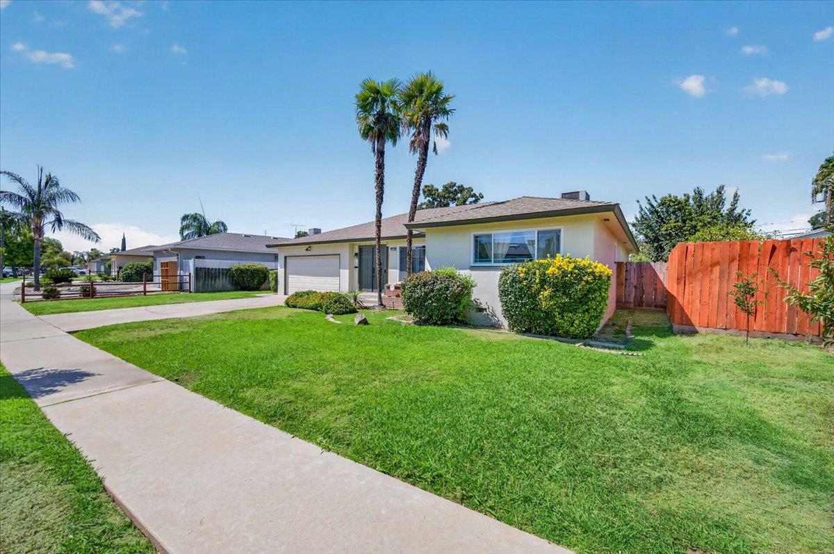 4733 N Callisch St, Fresno, CA 93726