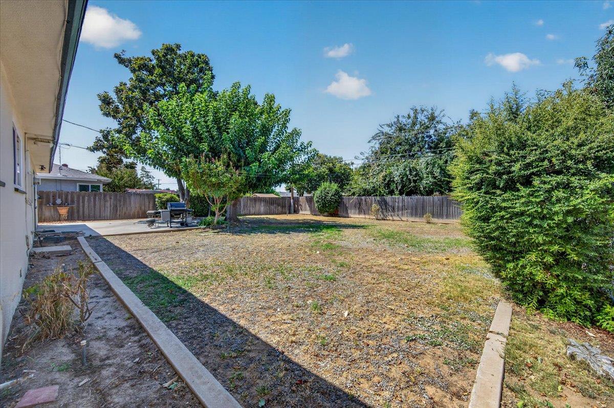 4733 N Callisch St, Fresno, CA 93726