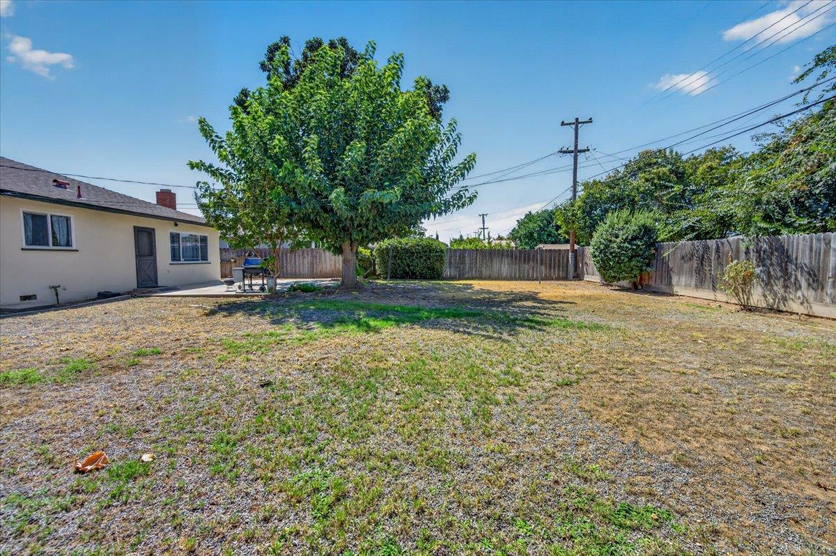 4733 N Callisch St, Fresno, CA 93726