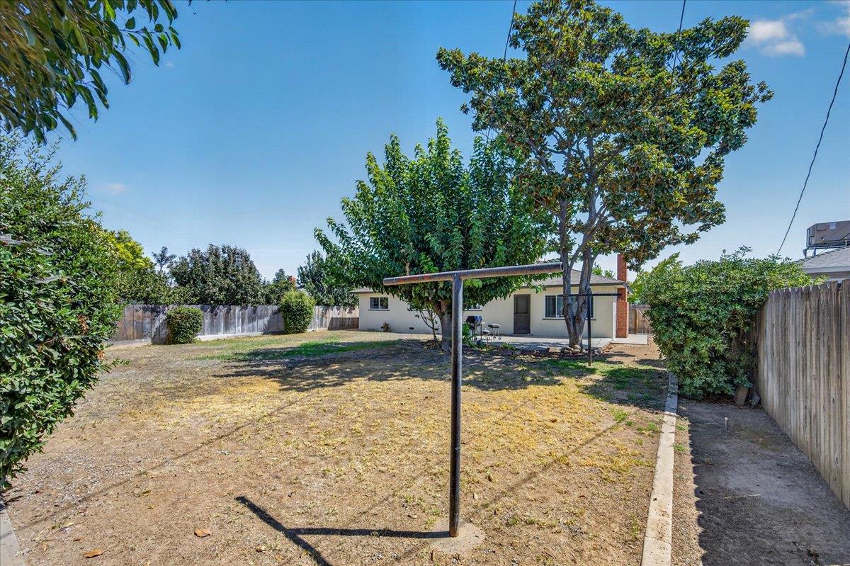 4733 N Callisch St, Fresno, CA 93726