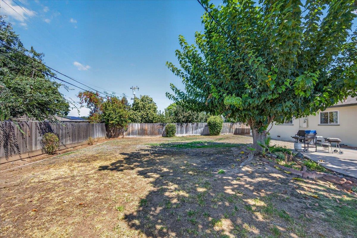 4733 N Callisch St, Fresno, CA 93726