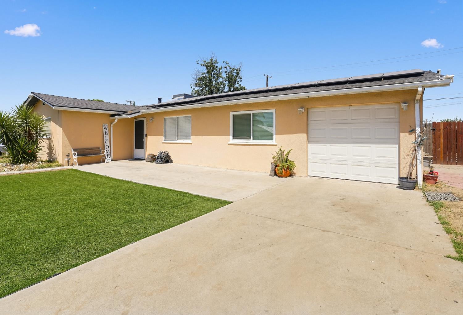 8642 E Ostler St, Selma, CA 93662