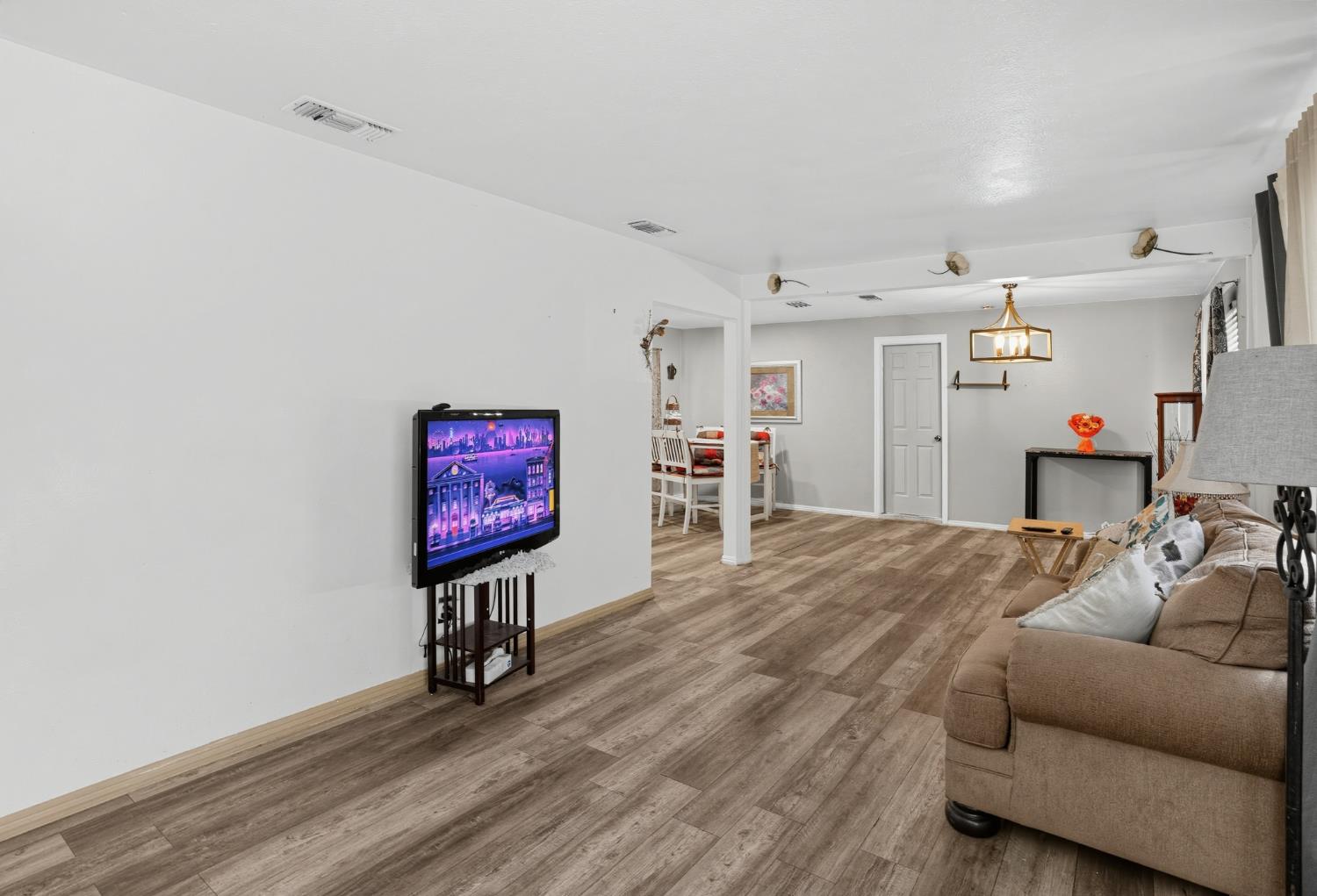 8642 E Ostler St, Selma, CA 93662
