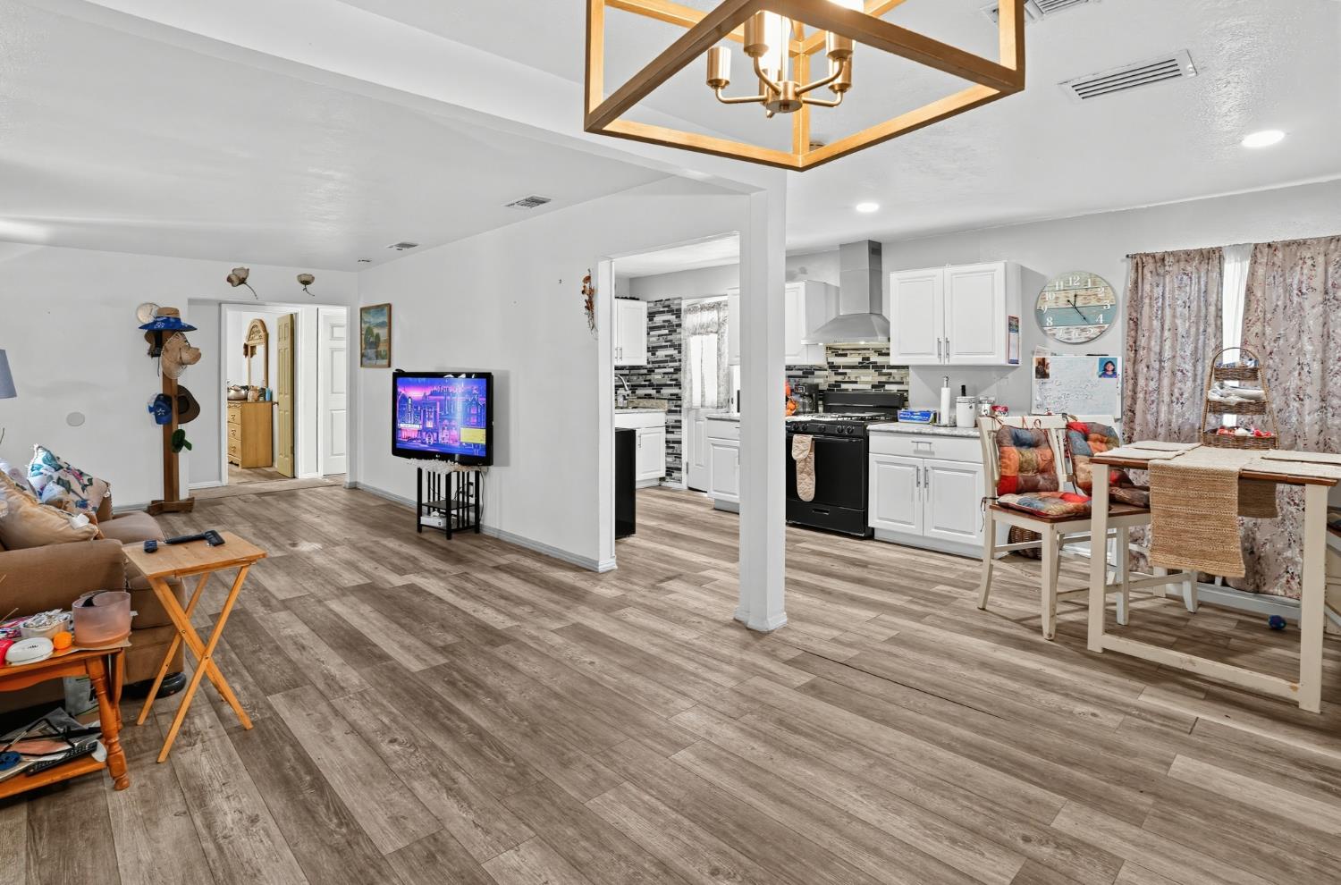 8642 E Ostler St, Selma, CA 93662