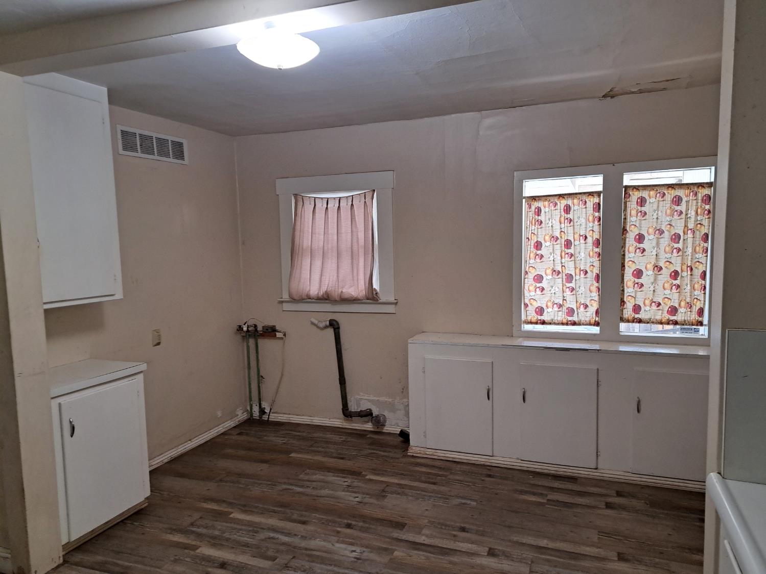 1335 N Glenn Ave, Fresno, CA 93728