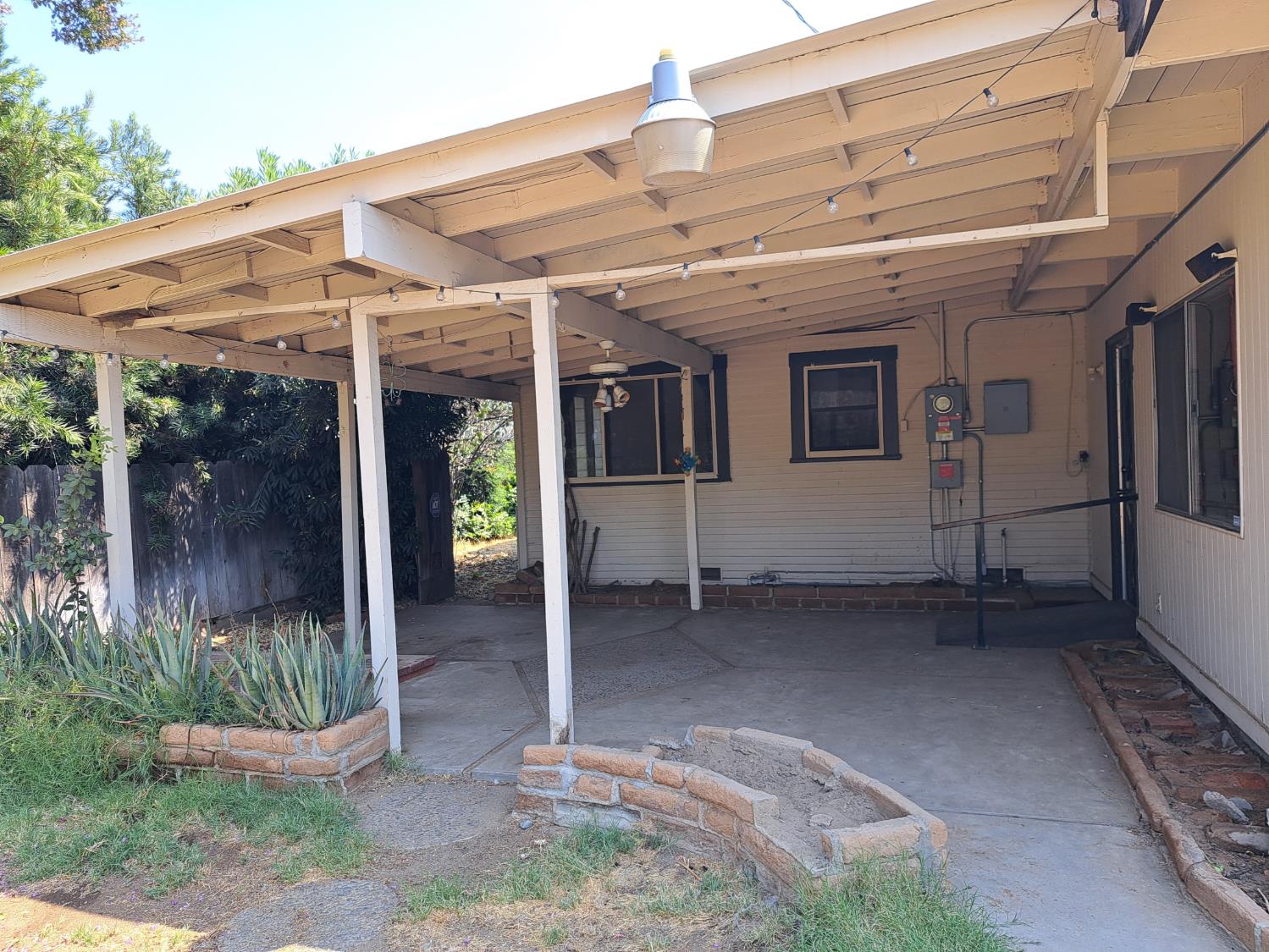 1335 N Glenn Ave, Fresno, CA 93728