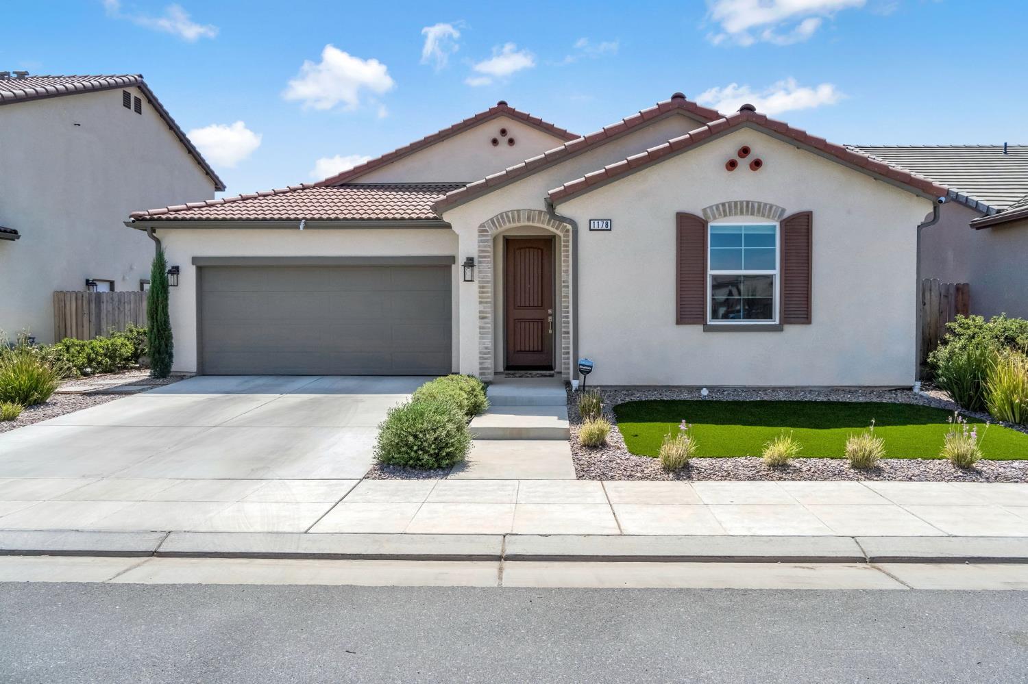 1178 Pinnacle Dr W, Madera, CA 93636