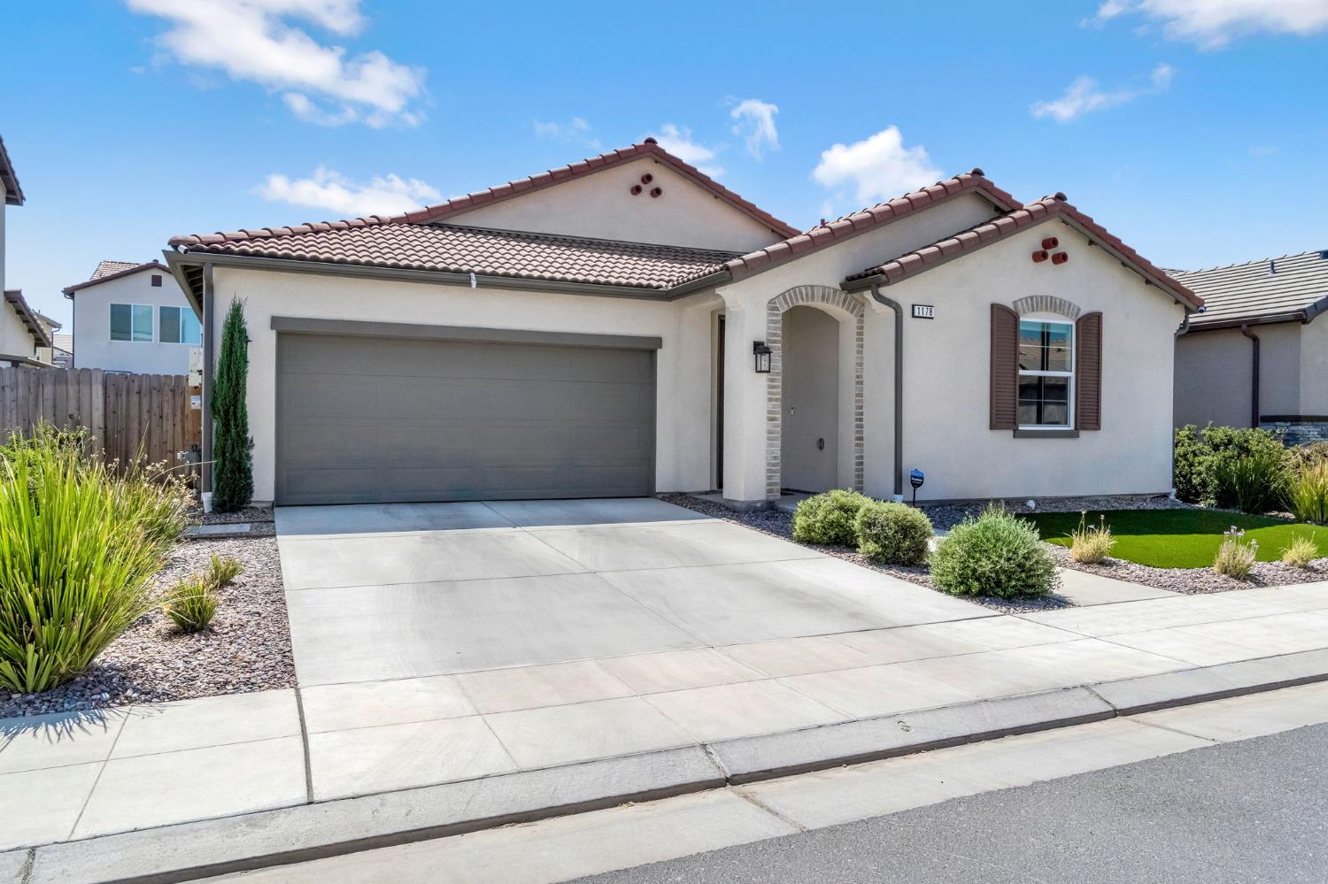 1178 Pinnacle Dr W, Madera, CA 93636