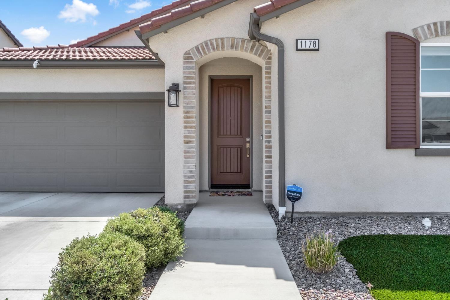1178 Pinnacle Dr W, Madera, CA 93636