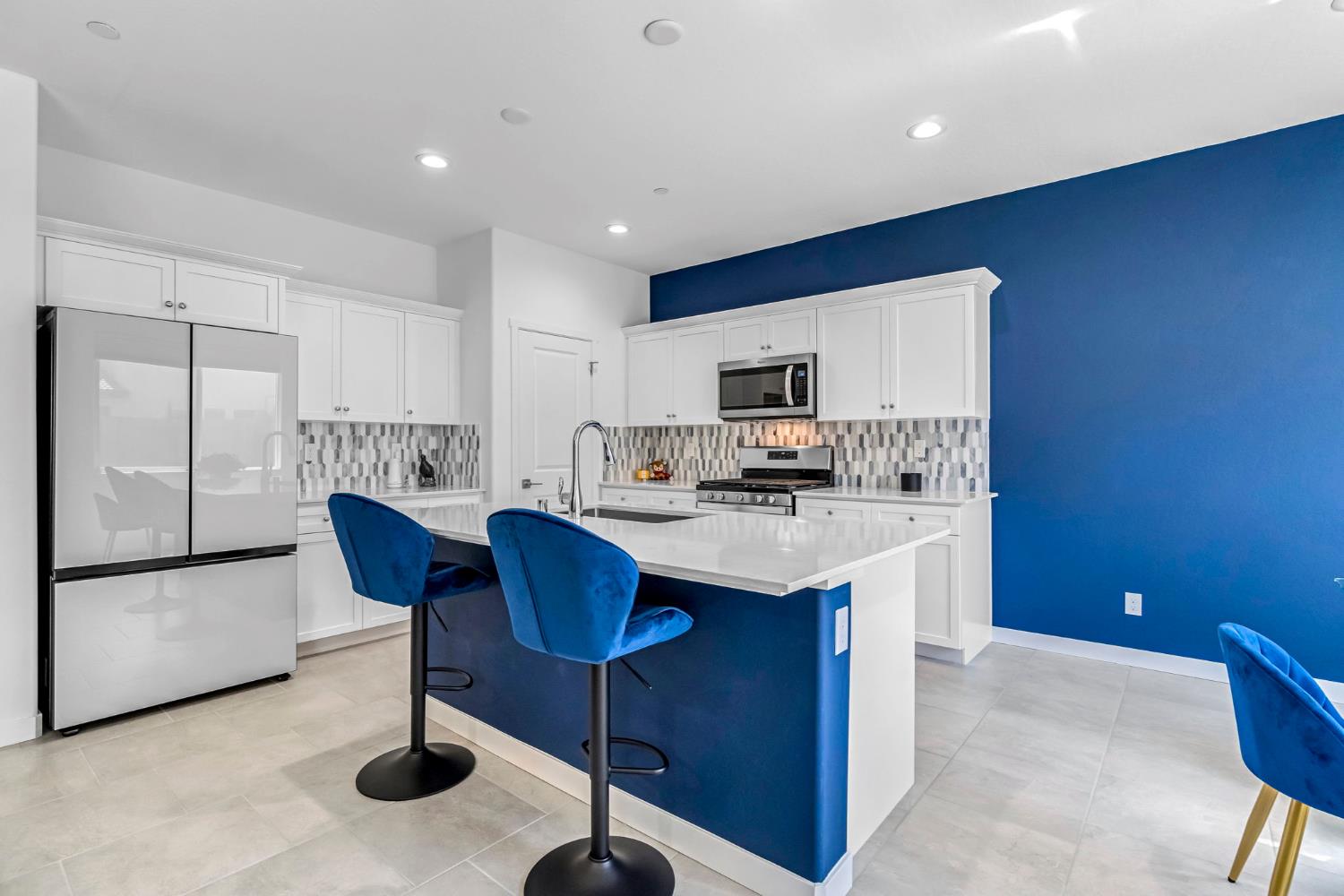 1178 Pinnacle Dr W, Madera, CA 93636