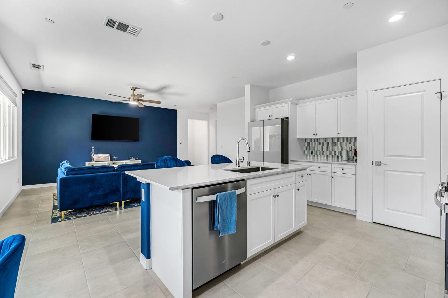 1178 Pinnacle Dr W, Madera, CA 93636