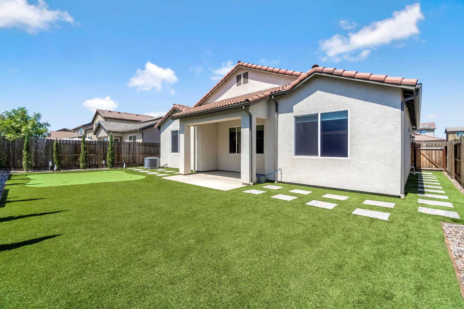 1178 Pinnacle Dr W, Madera, CA 93636